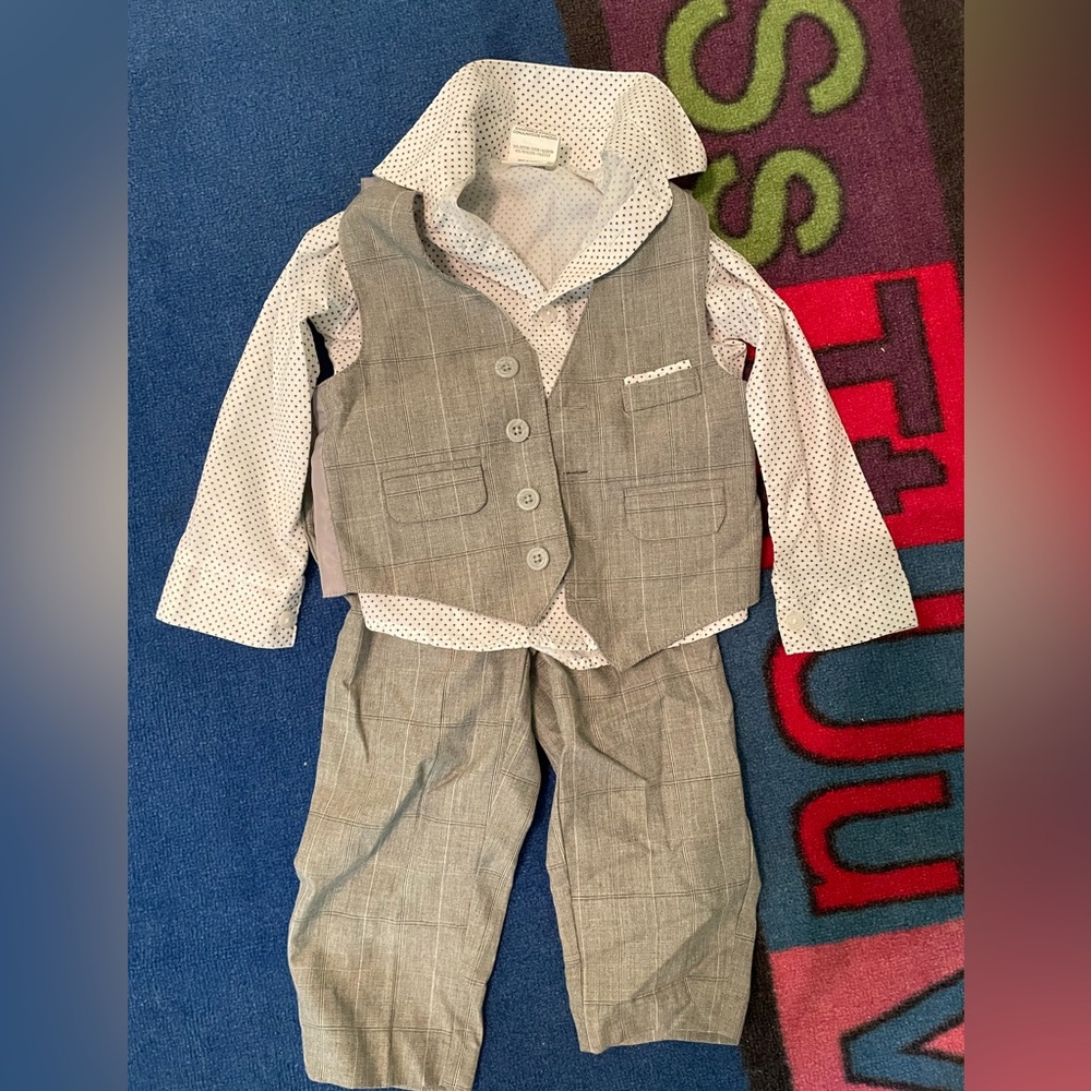 Van Huesan toddler suit